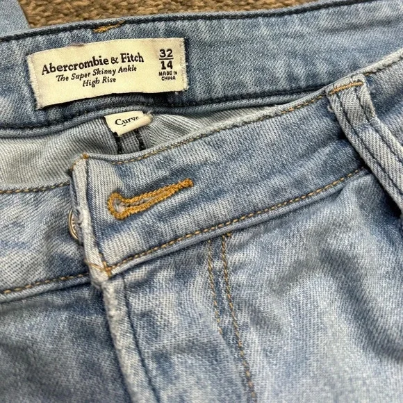 Abercrombie & Firch Curve Love Super Skinny Ankle High Rise light wash size 32 - Picture 8 of 8